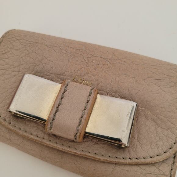Chloe Logo Small Bow Trifold Key Case Holder 6 Hooks Wallet Leather Logo Beige - Picture 11 of 11